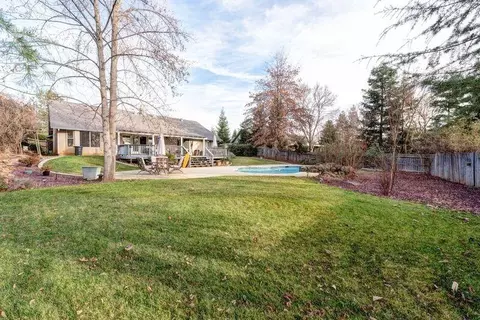 3498 Woodbury, Redding, CA 96002 photo 2