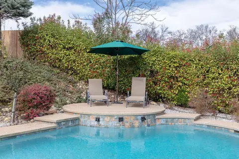 1297 River Ridge Dr, Redding, CA 96003 photo 2