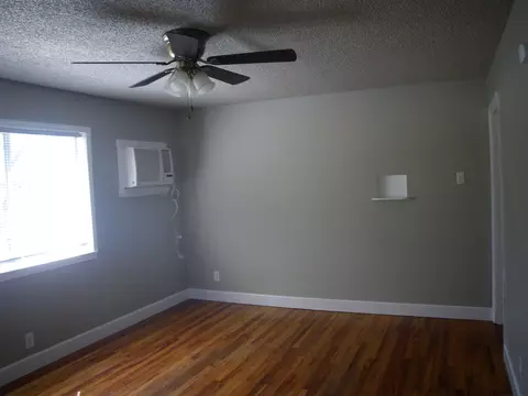 825 Locust St, Redding, CA 96001 photo 2
