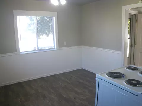 825 Locust St, Redding, CA 96001 photo 4