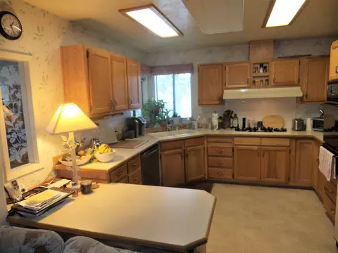 1098 Brokeoff Walk, Redding, CA 96003 photo 13