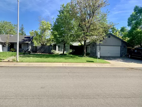 2185 Hacienda St, Redding, CA 96003 photo 3
