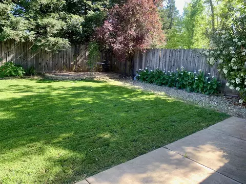 2185 Hacienda St, Redding, CA 96003 photo 19