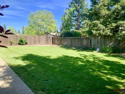 2185 Hacienda St, Redding, CA 96003 photo 17
