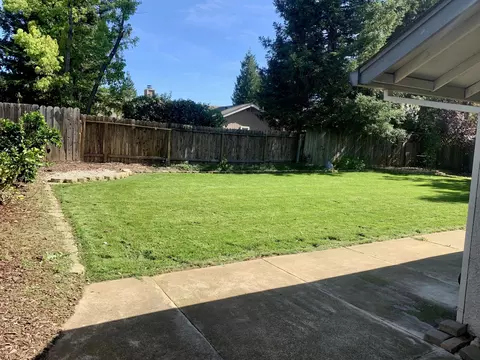 2185 Hacienda St, Redding, CA 96003 photo 18