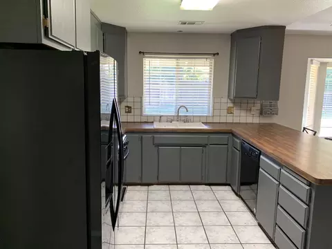 2185 Hacienda St, Redding, CA 96003 photo 11
