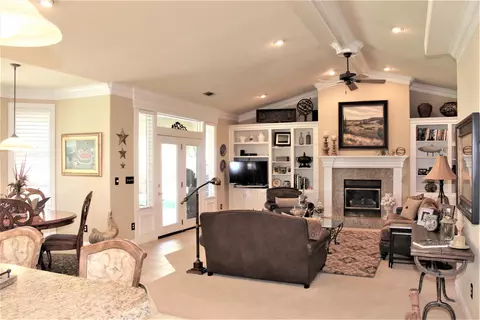 4670 St Charles Dr, Redding, CA 96002 photo 6