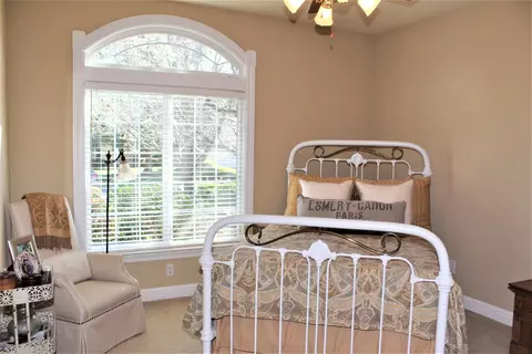 4670 St Charles Dr, Redding, CA 96002 photo 28