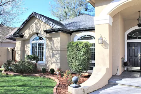 4670 St Charles Dr, Redding, CA 96002 photo 3