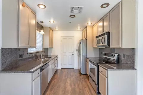 2846 Robert Ct, Redding, CA 96002 photo 5