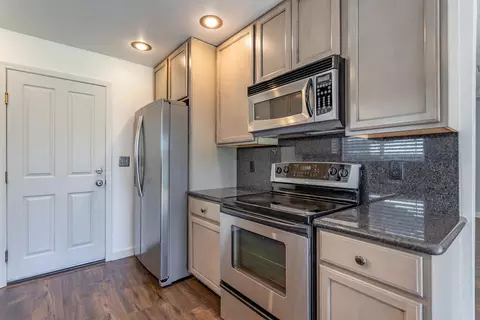 2846 Robert Ct, Redding, CA 96002 photo 7
