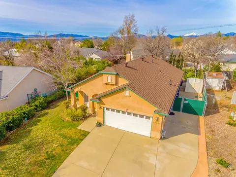 19334 Kinene Ct, Redding, CA 96003 photo 2