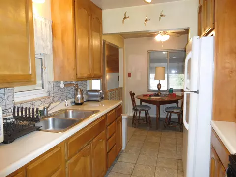 7059 White Oak Dr, Anderson, CA 96007 photo 2