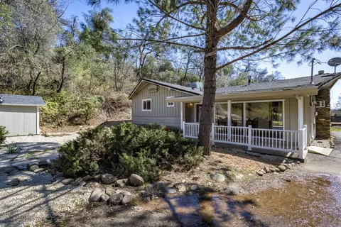 136 Quartz Hill Rd, Redding, CA 96003 photo 2