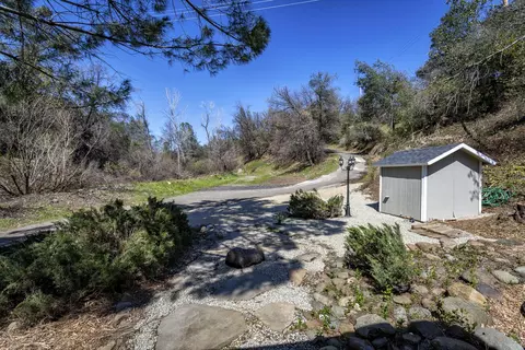136 Quartz Hill Rd, Redding, CA 96003 photo 3