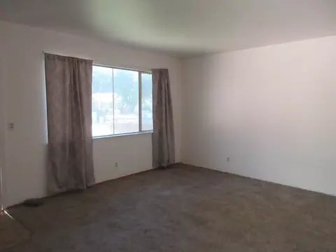1340 Acacia St, Red Bluff, CA 96080 photo 2