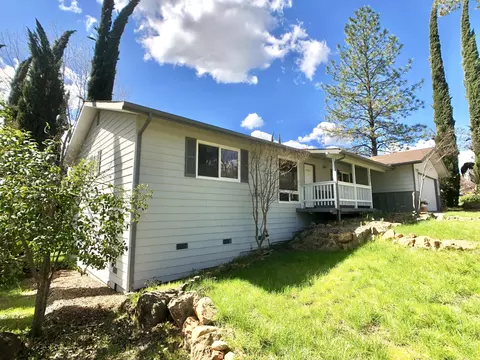 3880 Oro St, Redding, CA 96001 photo 2
