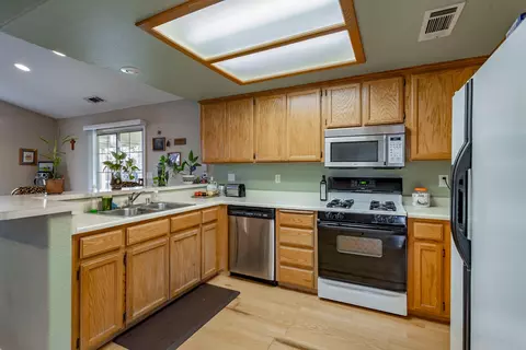 760 Springer Dr, Redding, CA 96003 photo 5