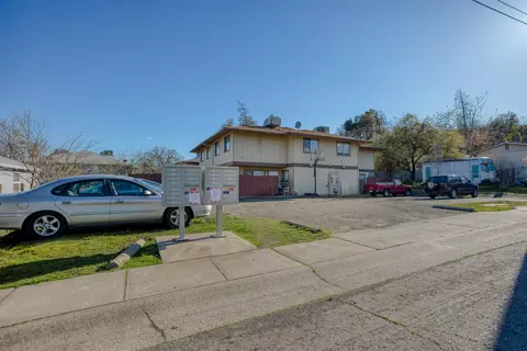 1825 Roanoke Ave, Redding, CA 96001 photo 2