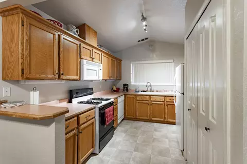 803 Spaniel Dr, Redding, CA 96003 photo 5