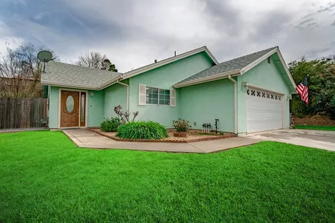 803 Spaniel Dr, Redding, CA 96003 photo 2