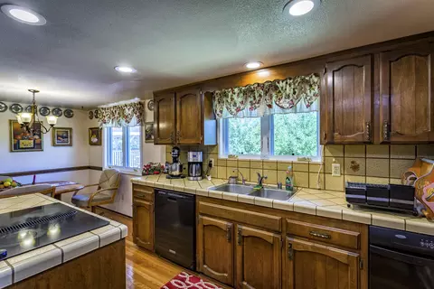 8012 Sans Souci Dr, Redding, CA 96001 photo 12