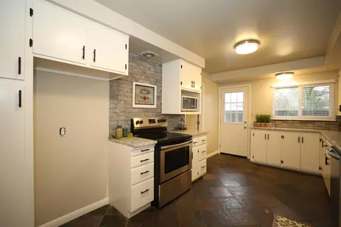 2132 Miller St, Redding, CA 96001 photo 3