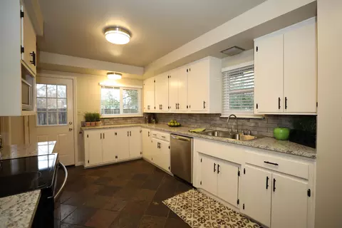 2132 Miller St, Redding, CA 96001 photo 4