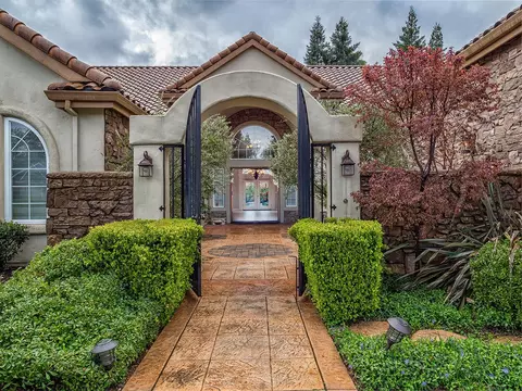 2575 Templeton Dr, Redding, CA 96002 photo 3