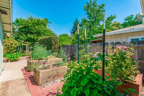 4217 Pasatiempo Ct, Redding, CA 96002 photo 40