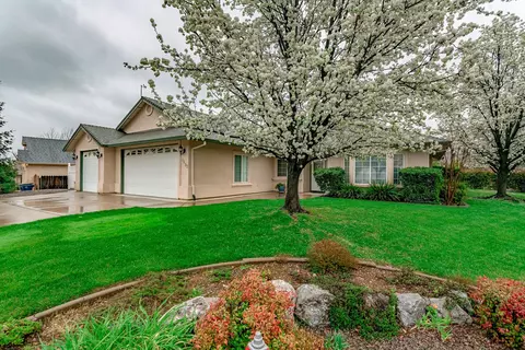 4493 Quinton Dr, Redding, CA 96001 photo 2