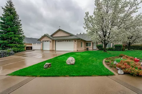 4493 Quinton Dr, Redding, CA 96001 photo 1