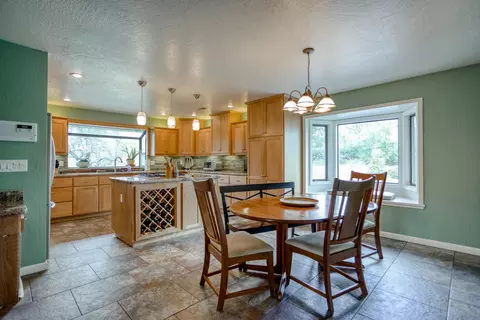 16185 Plateau Cir, Redding, CA 96001 photo 10