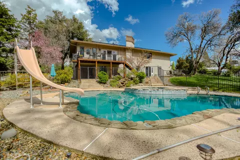 16185 Plateau Cir, Redding, CA 96001 photo 2