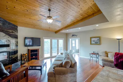 16185 Plateau Cir, Redding, CA 96001 photo 6