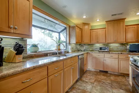 16185 Plateau Cir, Redding, CA 96001 photo 18