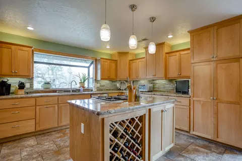 16185 Plateau Cir, Redding, CA 96001 photo 14