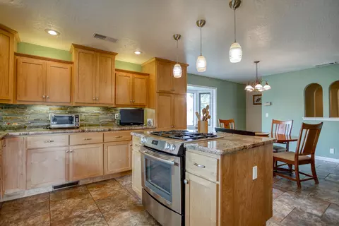 16185 Plateau Cir, Redding, CA 96001 photo 17
