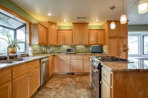 16185 Plateau Cir, Redding, CA 96001 photo 19
