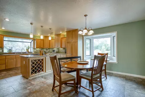 16185 Plateau Cir, Redding, CA 96001 photo 12