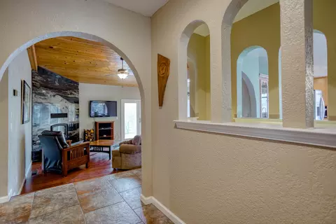 16185 Plateau Cir, Redding, CA 96001 photo 5