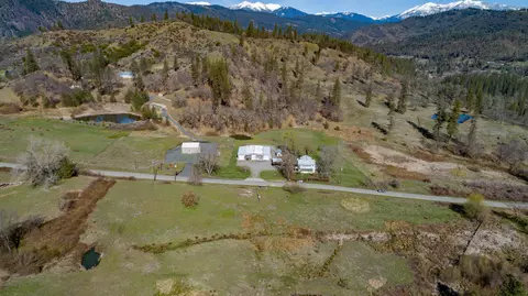930 Lewiston Rd, Lewiston, CA 96052 photo 2