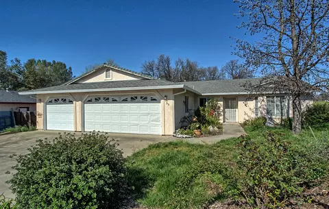 33 Ortega Ct, Redding, CA 96003 photo 2
