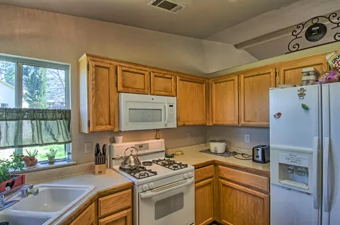33 Ortega Ct, Redding, CA 96003 photo 3