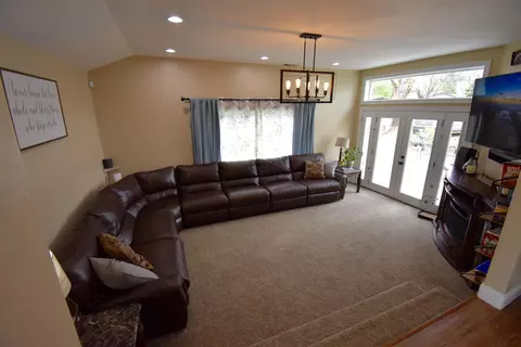 5401 Elm Ln, Redding, CA 96001 photo 2