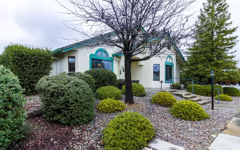 2062 Vineyard Trl, Redding, CA 96003 photo 2