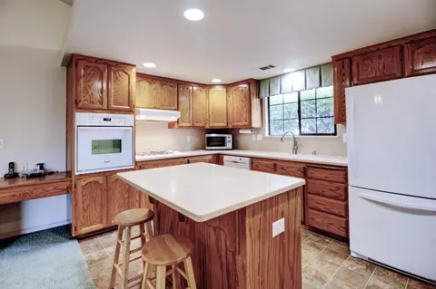 2062 Vineyard Trl, Redding, CA 96003 photo 9