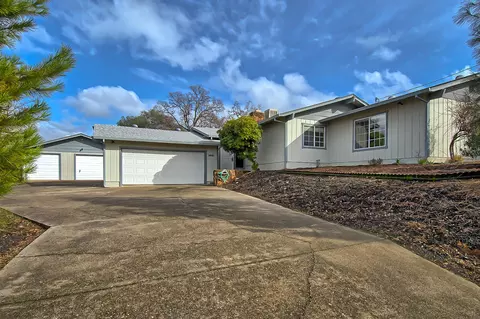3440 Summit Dr, Redding, CA 96001 photo 1