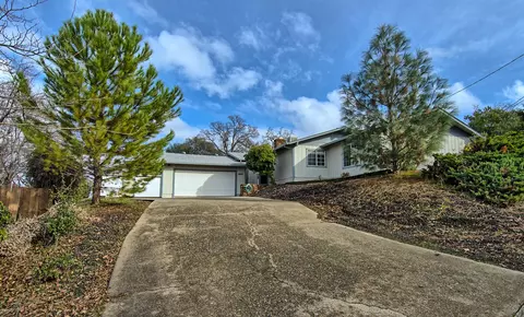 3440 Summit Dr, Redding, CA 96001 photo 2