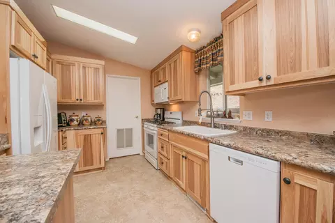14370 Wintu Way, Redding, CA 96003 photo 12